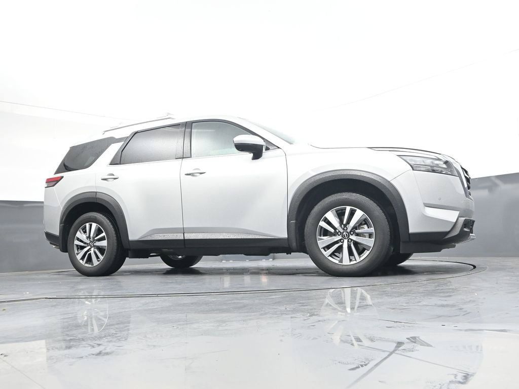 Certified 2025 Nissan Pathfinder SL FWD image 38