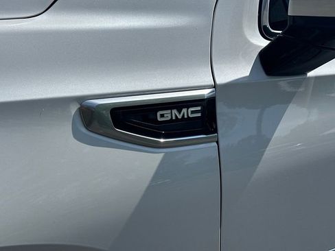 Used 2024 GMC Yukon Denali w/ Denali Reserve Package RWD image 16