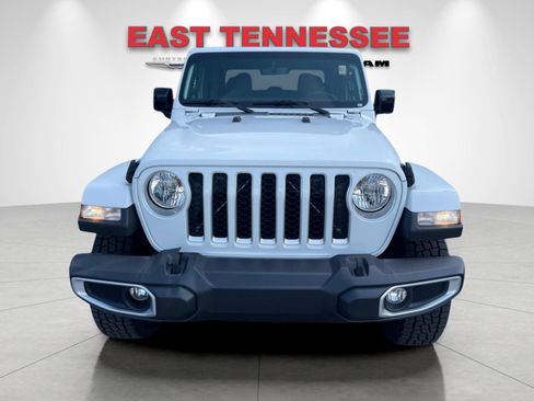 Used 2023 Jeep Gladiator Overland w/ Cold Weather Group AWD/4WD image 9