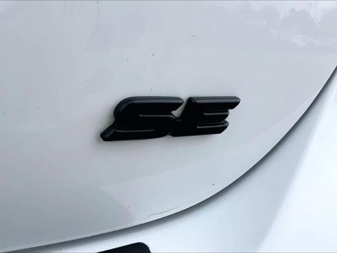 Used 2024 Toyota Camry SE image 9