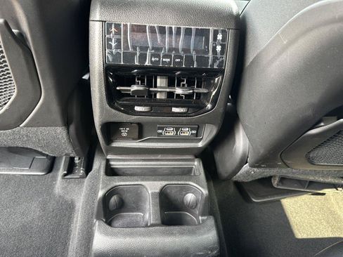 Used 2025 Jeep Grand Cherokee L Altitude AWD/4WD image 17