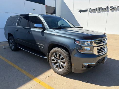 Used 2019 Chevrolet Suburban Premier AWD/4WD image 3