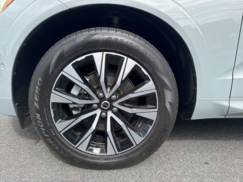 Used 2025 Volvo XC60 B5 Plus AWD/4WD image 9