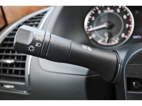 Used 2024 Nissan Armada SL w/ Captain's Chairs Package image 19