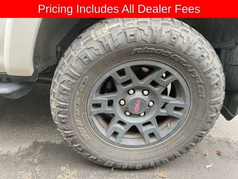 Used 2023 Toyota 4Runner TRD Off-Road Premium w/ Moonroof Package AWD/4WD image 4