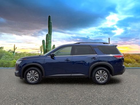 Used 2025 Nissan Pathfinder SV FWD image 3