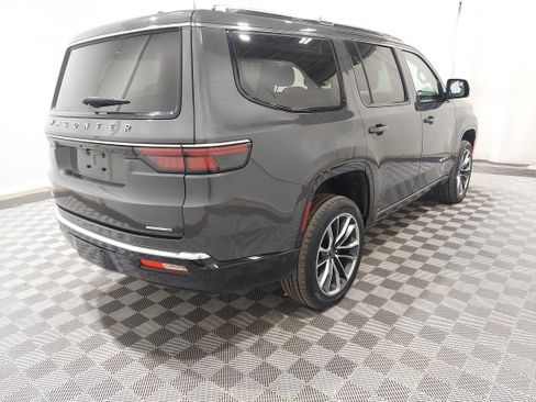 Used 2022 Jeep Wagoneer Series III w/ Premium Group I AWD/4WD image 4
