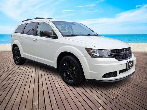 Used 2020 Dodge Journey SE w/ SE Popular Equipment Group FWD image 3