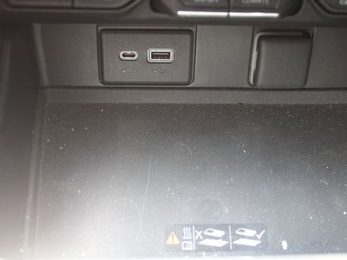 Used 2022 Chevrolet Tahoe LT w/ LT Signature Package RWD image 43