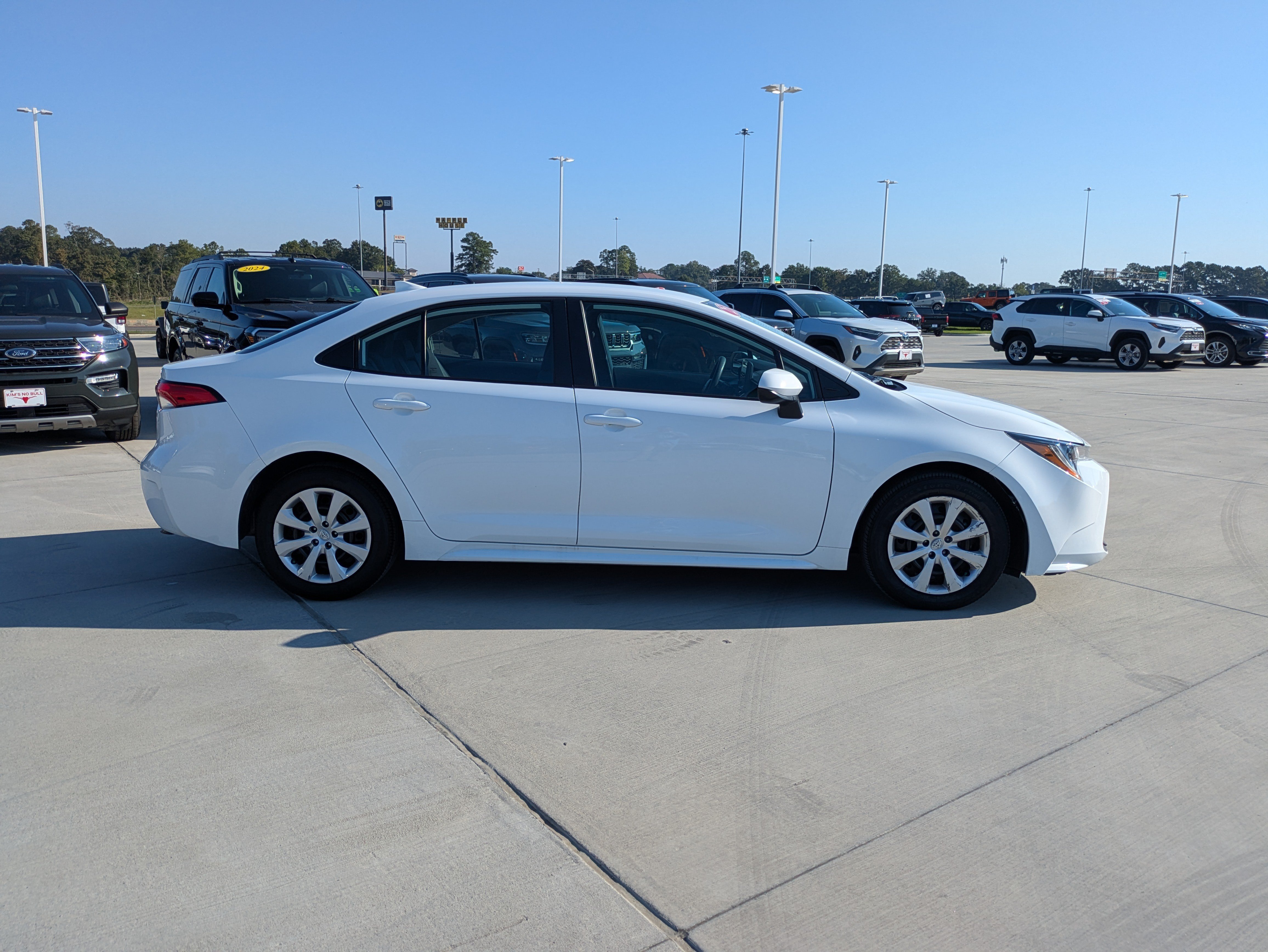 Certified 2025 Toyota Corolla LE FWD image 6