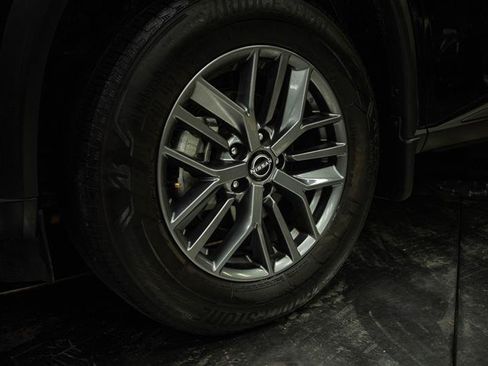 Used 2024 Nissan Rogue S FWD image 3