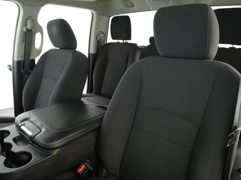 Used 2019 RAM 1500 Express w/ Express Value Package AWD/4WD image 4