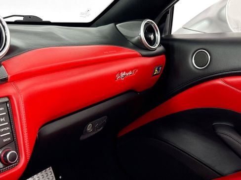 Used 2015 Ferrari California T RWD image 34
