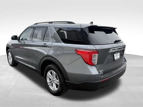 Used 2023 Ford Explorer XLT image 2