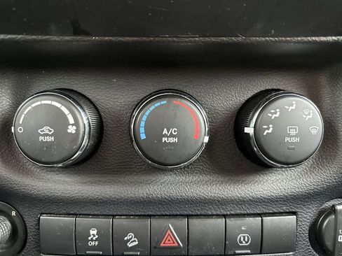 Used 2016 Jeep Wrangler Unlimited Rubicon image 17