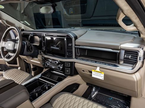 Used 2026 Ford F450 Platinum w/ Platinum Plus Package image 19