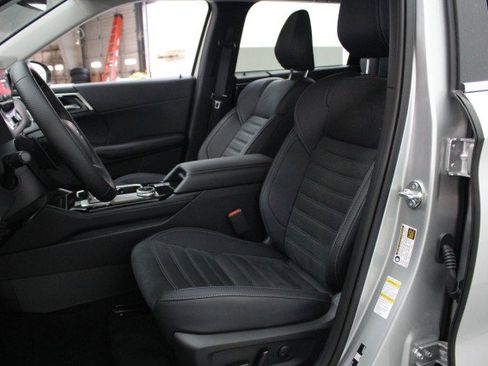 New 2026 Mitsubishi Outlander SE image 7