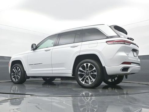 Used 2023 Jeep Grand Cherokee Overland AWD/4WD image 48