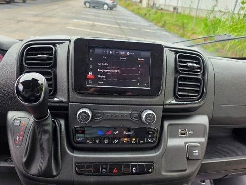 Used 2025 RAM ProMaster 2500 w/ Convenience Group FWD image 17