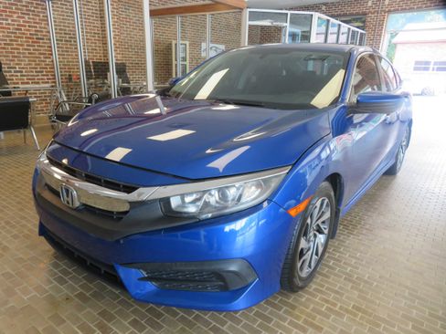 Used 2018 Honda Civic EX image 1