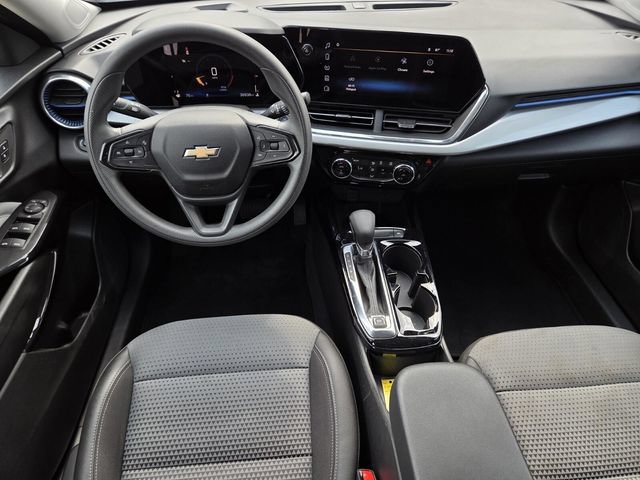 Used 2025 Chevrolet Trax LT FWD image 13