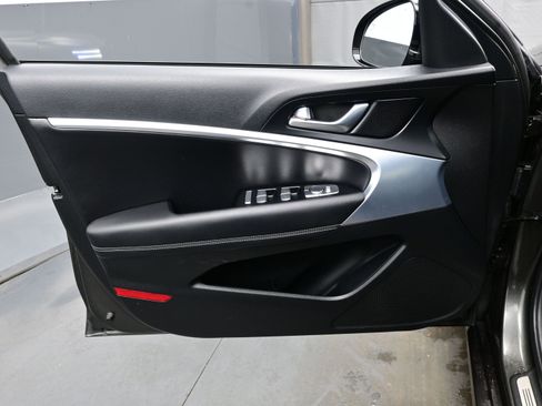 Certified 2023 Genesis G70 2.0T image 9