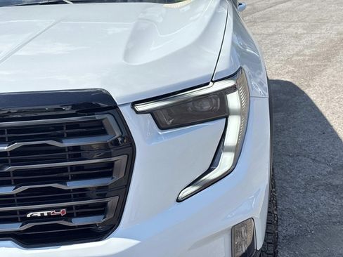 Used 2025 GMC Acadia AT4 AWD/4WD image 9