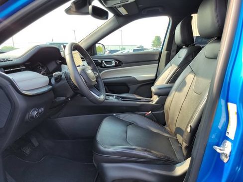 Used 2023 Jeep Compass Limited AWD/4WD image 9