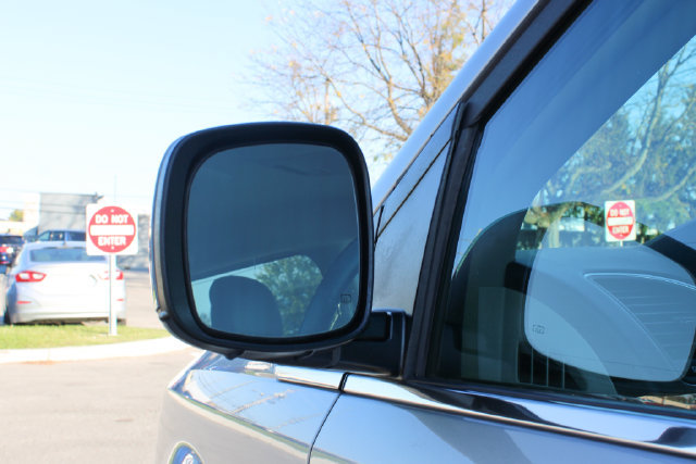 Used 2016 Chrysler Town & Country Touring FWD image 8