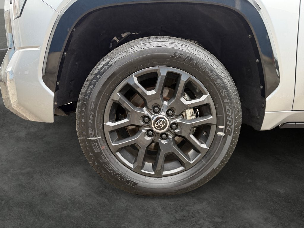 Used 2024 Toyota Tundra Platinum AWD/4WD image 4