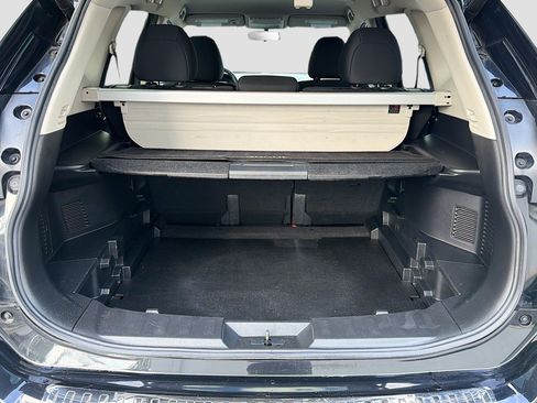 Used 2018 Nissan Rogue SV FWD image 11