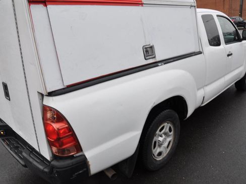 Used 2015 Toyota Tacoma Base 4x2 4dr Access Cab 6.1 ft w/ Convenience Package image 7