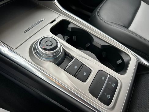 Used 2022 Ford Explorer XLT w/ Equipment Group 202A image 29