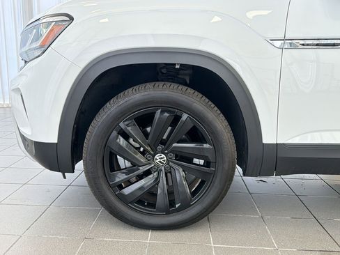 Used 2022 Volkswagen Atlas Cross Sport SE w/ Panoramic Sunroof Package image 12