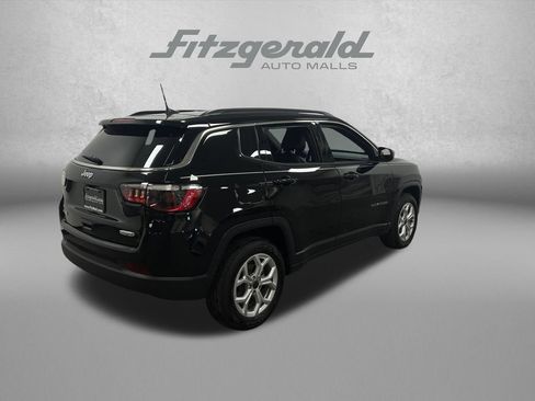 Used 2025 Jeep Compass Latitude AWD/4WD image 7