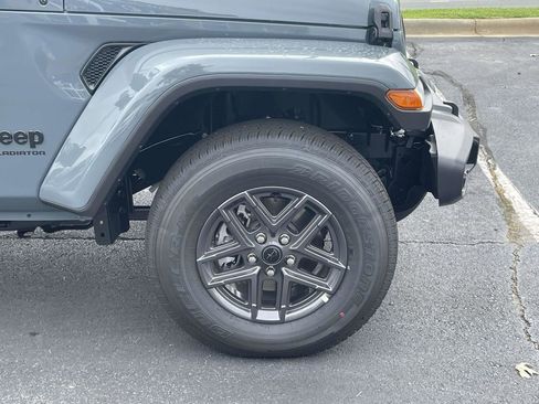 New 2025 Jeep Gladiator Sport image 35