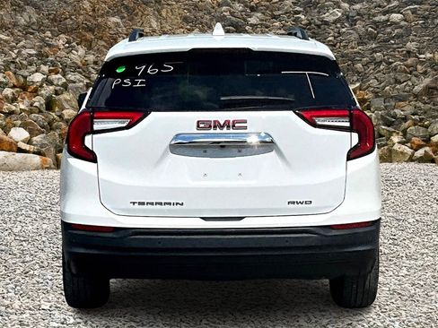 Used 2023 GMC Terrain SLE w/ Driver Convenience Package image 4