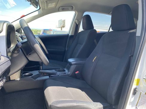 Used 2015 Toyota RAV4 LE FWD image 12