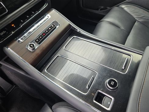 Used 2025 Lincoln Aviator Reserve w/ Equipment Group 201A image 17