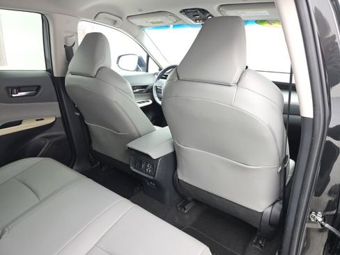 Used 2024 Toyota Venza XLE image 45