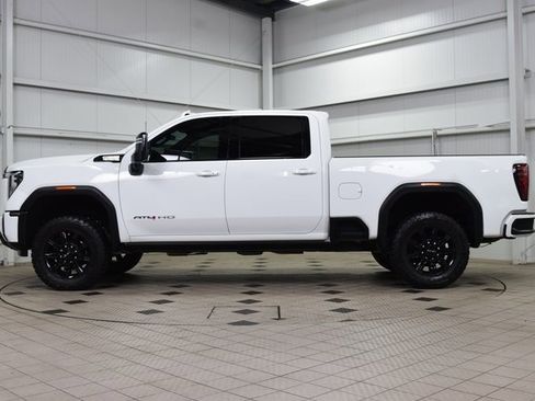Used 2024 GMC Sierra 2500 AT4 w/ AT4 Premium Plus Package image 4