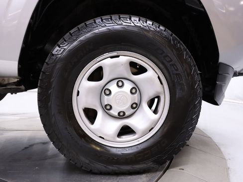 Used 2018 Toyota Tacoma SR image 29