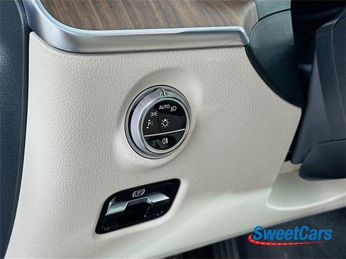 Used 2024 Mercedes-Benz C 300 4MATIC Sedan image 22