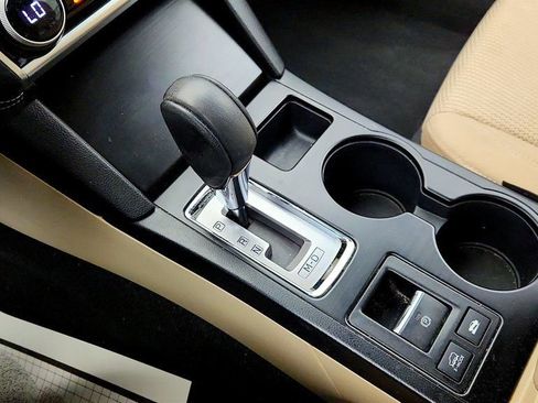 Used 2018 Subaru Outback 2.5i Premium AWD/4WD image 17