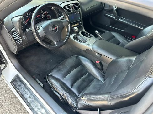 Used 2007 Chevrolet Corvette Coupe w/ Performance Package image 13