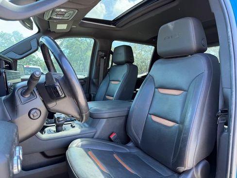 Used 2023 GMC Sierra 1500 AT4 w/ AT4 Premium Package AWD/4WD image 9