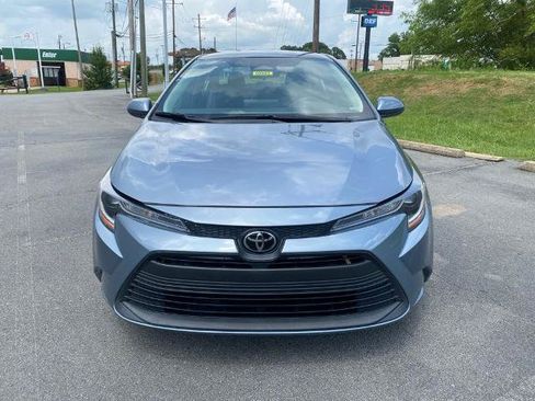 Used 2024 Toyota Corolla LE FWD image 2