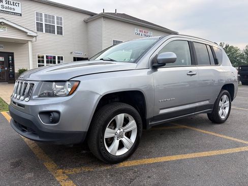 Used 2016 Jeep Compass Latitude AWD/4WD image 2