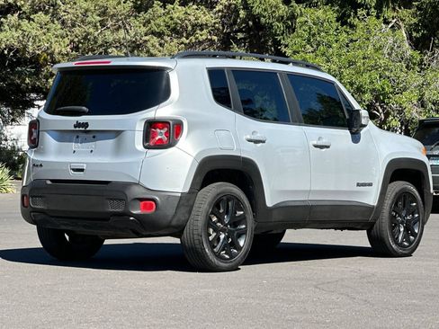 Used 2018 Jeep Renegade Altitude w/ UConnect 8.4 Nav Group AWD/4WD image 4