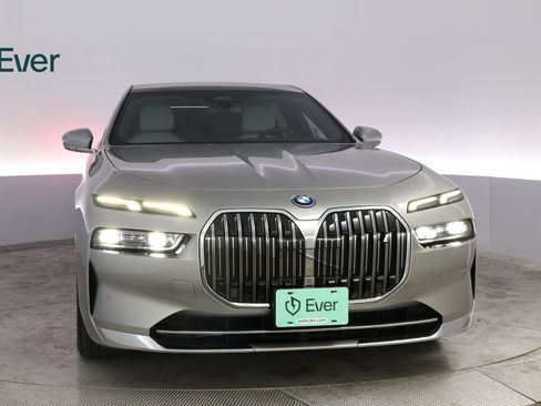 Used 2023 BMW i7 xDrive60 AWD/4WD image 12